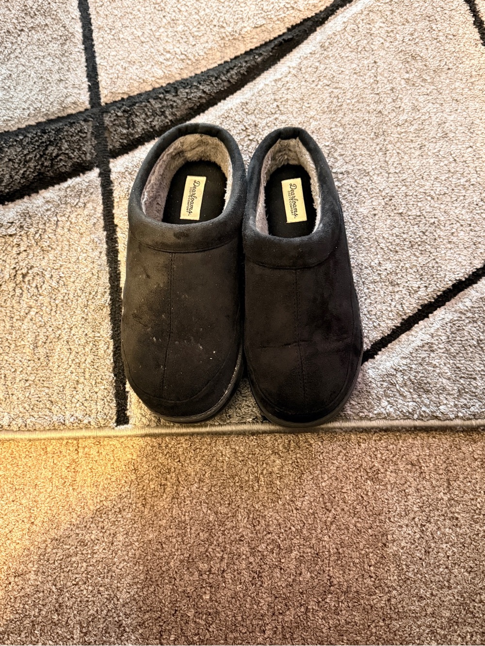 Dearfoams Men’s Black Cozy Slip-On Slippers